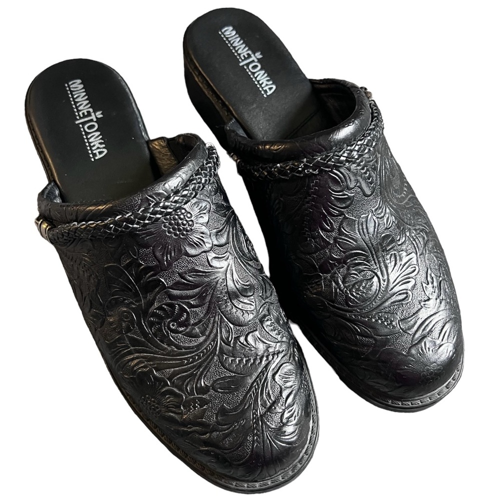 NWOB Minnetonka Clogs
